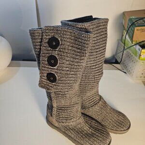UGG Classic Cardy Boot for Women, Size 7 - Dark Gray